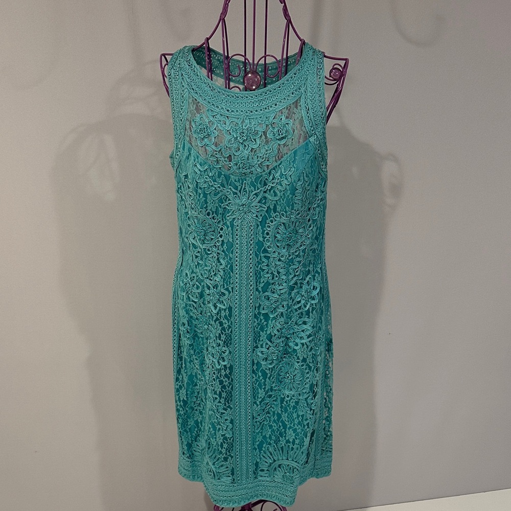 Elegant Sue Wong mint green lace dress